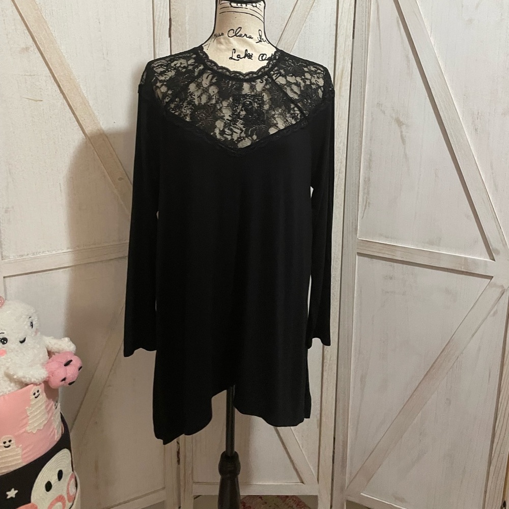 TORRID SUPERSOFT BLACK LACE TOP 2X EUC